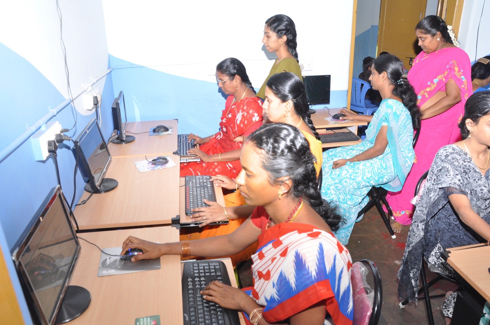 Students engaged in digital training lab acquiring workplace technology proficiencies